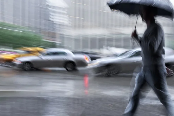 การเคลื่อนไหวในวันที่ฝนตกเบลอ — ภาพถ่ายสต็อก