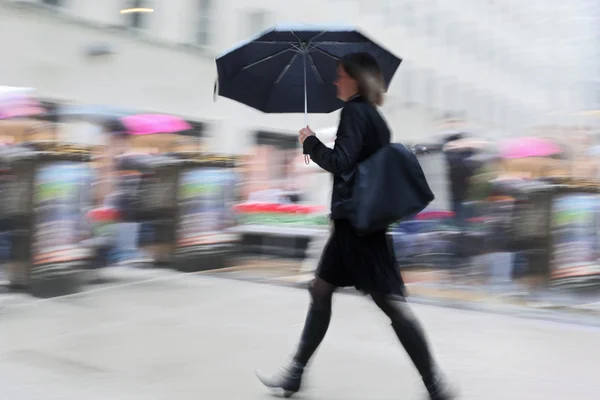 雨の日のモーション ブラーします。 — ストック写真