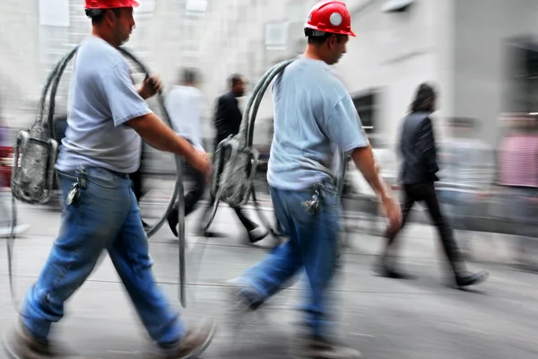 Beweging wazig mensen uit het bedrijfsleven lopen op de straat — Stockfoto