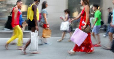 şehirde dükkanları ziyaret