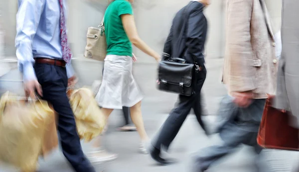 Bewegung verschwommen Geschäftsleute auf der Straße — Stockfoto