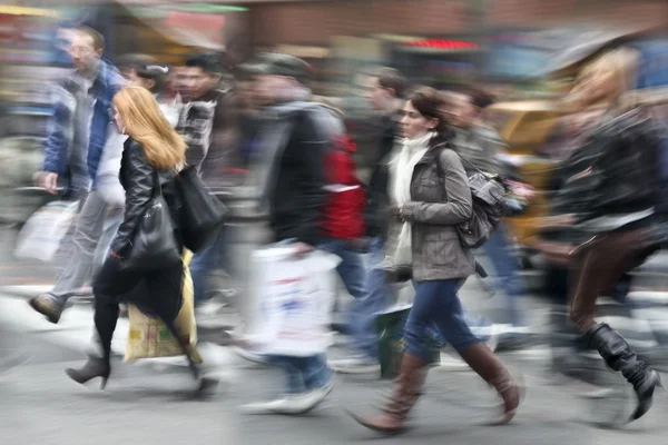 Bewegung verschwommen Geschäftsleute auf der Straße — Stockfoto