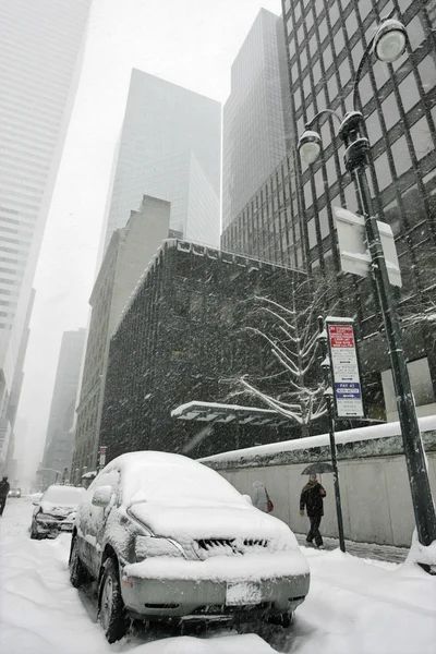 Snowy winter in the city — Stock Photo, Image