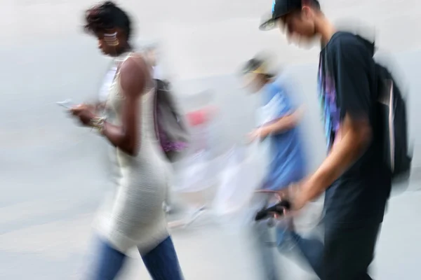 Motion blurred business people walking on the street — Stock Photo, Image