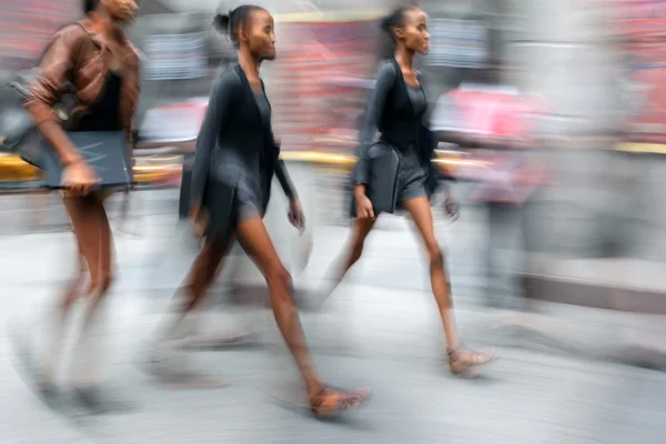 Visita i negozi in città — Foto Stock