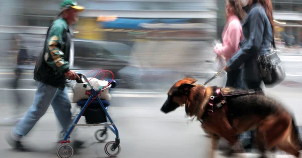 Uitgeschakeld op een stad straat — Stockfoto