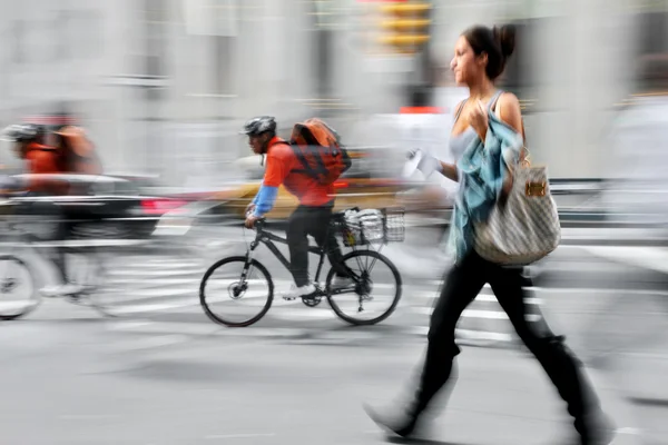 Motion blurred business people walking on the street — Stock Photo, Image