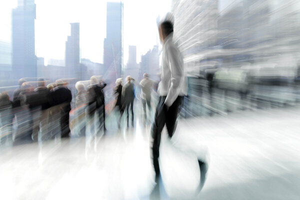 группа людей в бизнес-центре лобби
