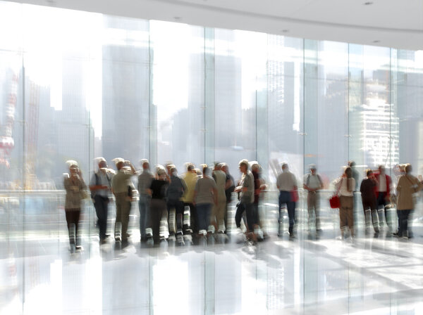 группа людей в бизнес-центре лобби
