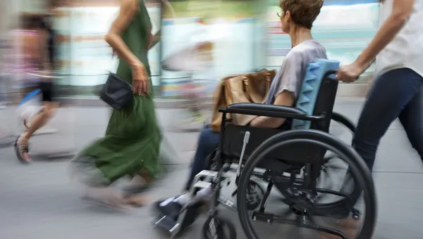 Disabili in una strada della città — Foto Stock