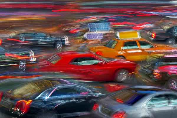 Noite moderna tráfego de carros da cidade — Fotografia de Stock