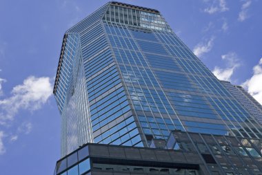 büyük bir şehirde çok öykülü ofis binaları