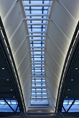 büyük bir şehirde çok öykülü ofis binaları