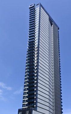 büyük bir şehirde çok öykülü ofis binaları