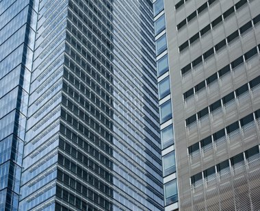 büyük bir şehirde çok öykülü ofis binaları