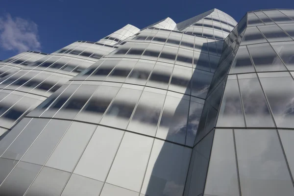 Immeubles de bureaux à étages dans une grande ville — Photo