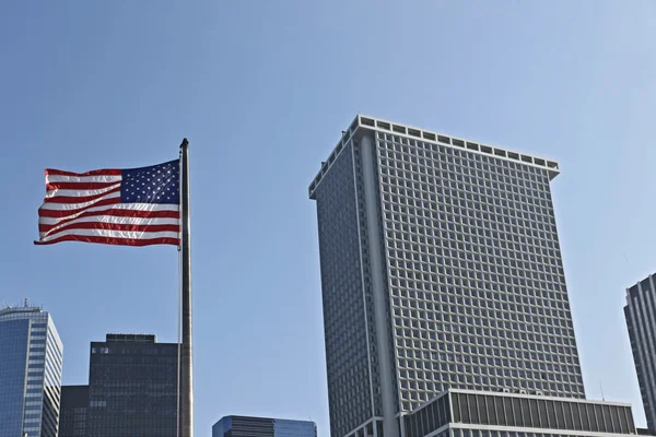 Edificios de oficinas de varios pisos en una gran ciudad — Foto de Stock