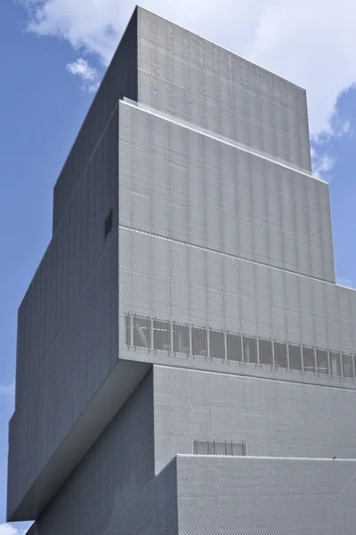 Edificios de oficinas de varios pisos en una gran ciudad —  Fotos de Stock