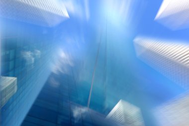 bulanıklık hareket halinde büyük bir şehirde çok öykülü ofis binaları