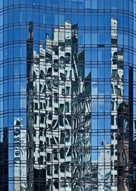 büyük bir şehirde çok öykülü ofis binaları