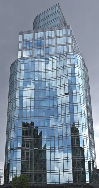 Flervånings kontorsbyggnader i en storstad — Stockfoto