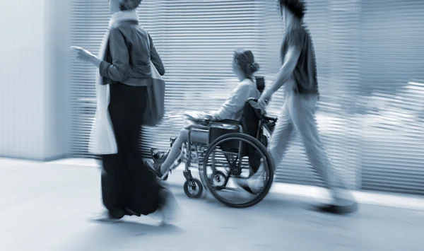 Discapacitados en una calle de la ciudad — Foto de Stock