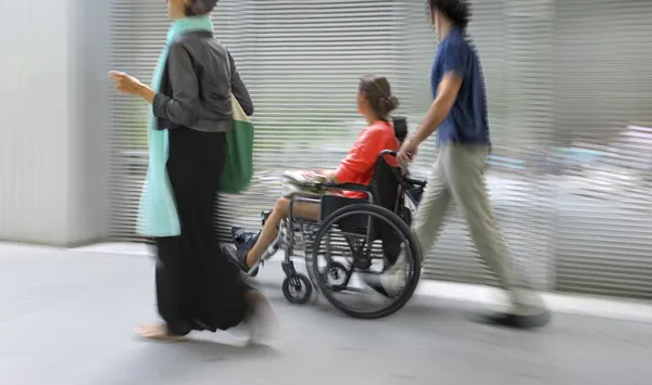 Handicapés dans une rue de la ville — Photo