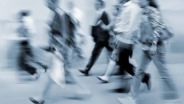 Gruppe von Geschäftsleuten auf der Straße — Stockfoto