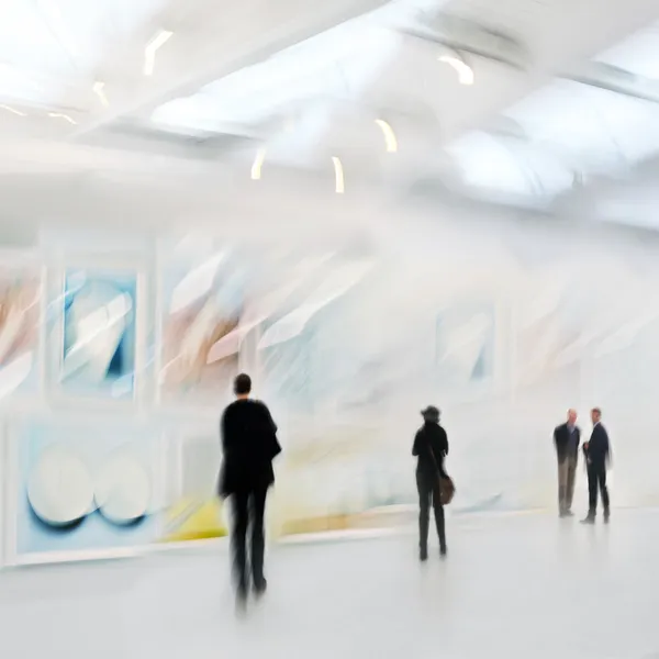 People in the art gallery center — Stock Photo, Image