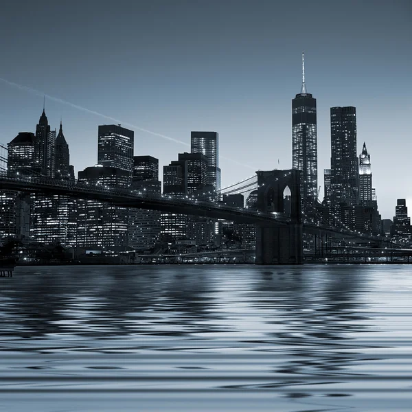 Panoráma New Yorkban Manhattan belvárosi skyline éjjel — Stock Fotó
