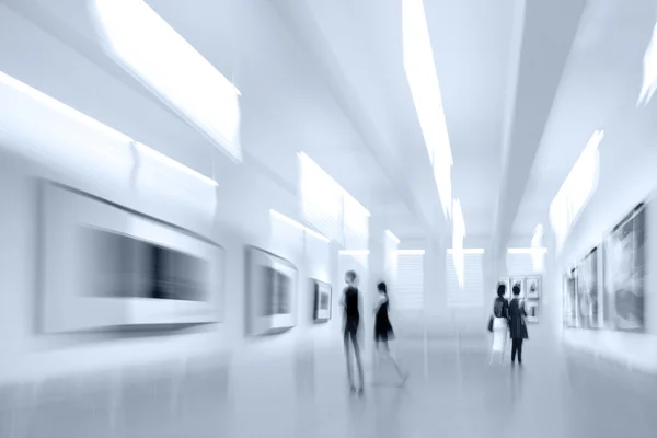 People in the art gallery center — Stock Photo, Image