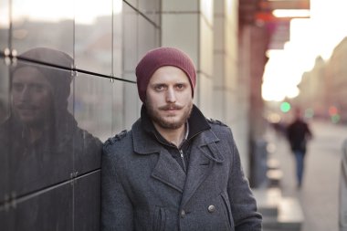 genç adam bıyık ve sakal