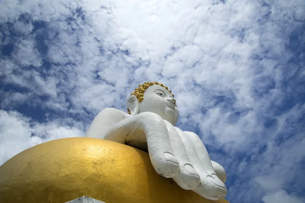 Thaise grote Boeddha buiten het gebouw in thailand — Stockfoto