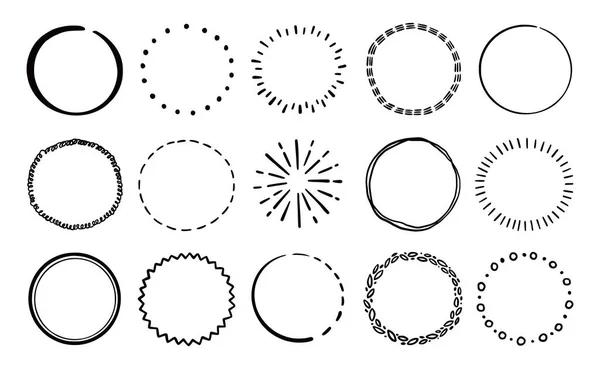 Handgezeichnete Kreislinie Abzeichen Set. — Stockvektor