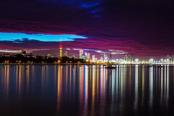 Atardecer de la ciudad de Auckland Imágenes De Stock Sin Royalties Gratis