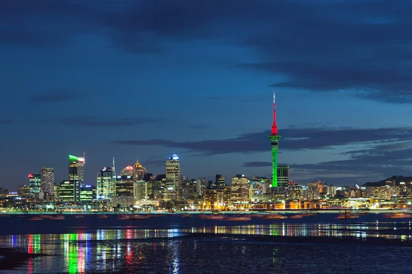 Auckland City bei Nacht Stockbild