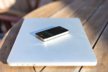 Modern bilgisayar ve akıllı telefon