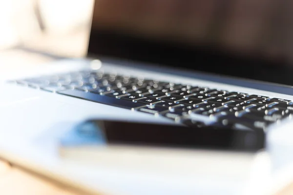 Modern bilgisayar ve akıllı telefon