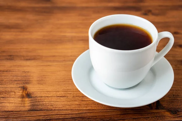 Φρέσκο Καφέ Για Πρωινό Φρεσκάρετε Καφεΐνη Λευκό Φλιτζάνι Καβουρδισμένο Βιολογικό — Φωτογραφία Αρχείου