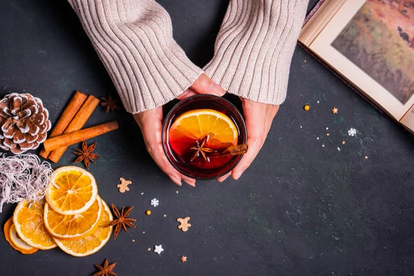 Gluhwein Édes Meleg Meleg Meleg Vörös Bor Vagy Puncs Tea Jogdíjmentes Stock Fotók