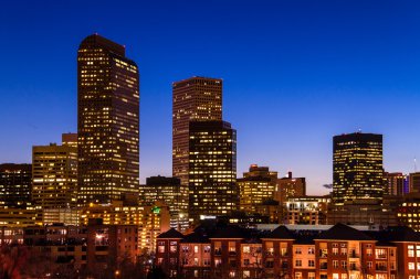Denver skyline mavi bir saatte Mart 2013