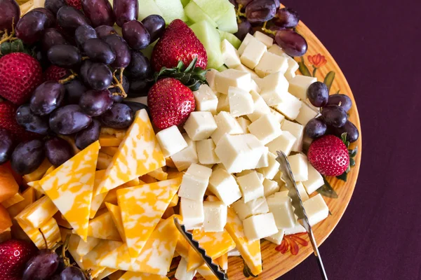 Assiette de légumes et fromage — Photo