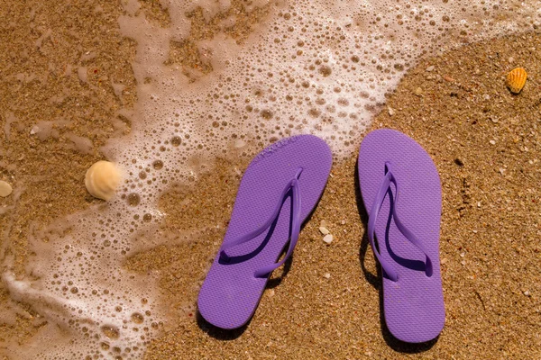 Flip Flops in the water — Stock Photo, Image