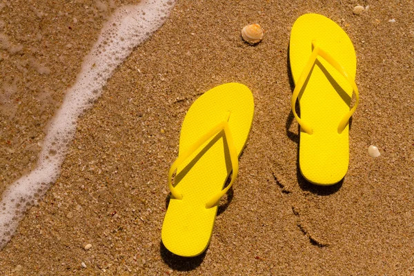 Chanclas en el agua — Foto de Stock