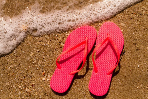 Slippers in het water — Stockfoto