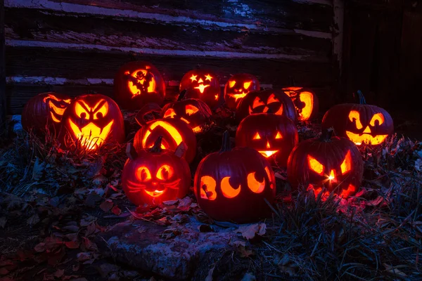 Upplysta Halloweenpumpor — Stockfoto