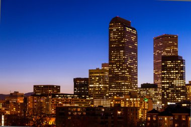 Denver skyline mavi bir saatte Mart 2013