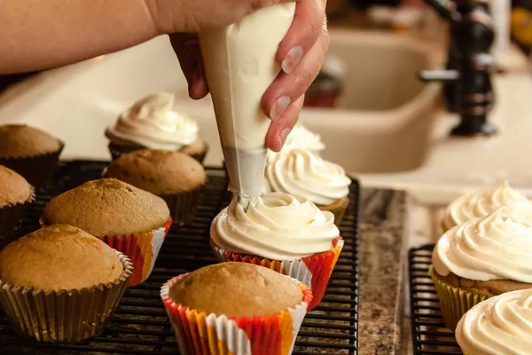 Cozinhar cupcakes — Fotografia de Stock