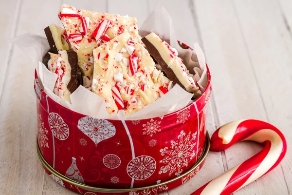 Traditionell semester chocolate peppermint bark — Stockfoto