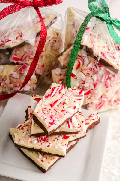 Casca tradicional de hortelã-pimenta de chocolate de férias — Fotografia de Stock